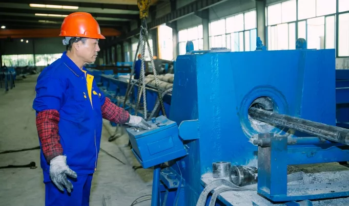 Cold expanding process improving strength and tolerance of seamless steel pipes