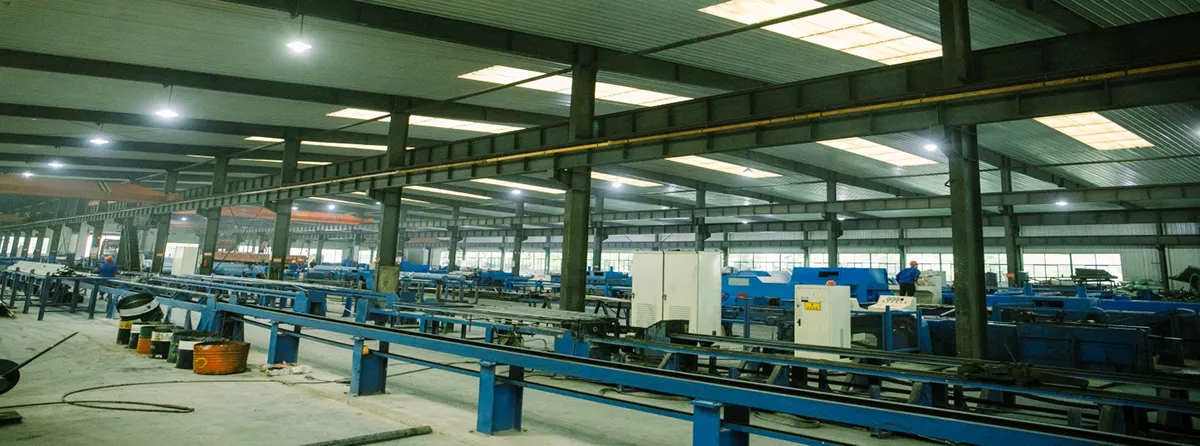 Cold drawing machine operating in a seamless steel pipe workshop