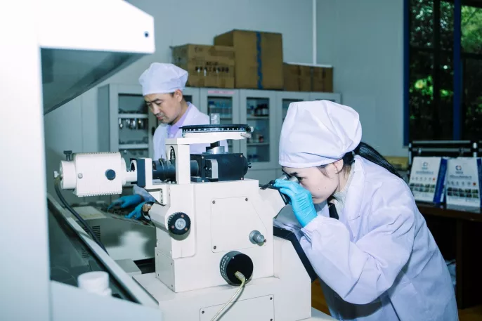 Metallographic analysis examining microstructure of seamless steel pipes