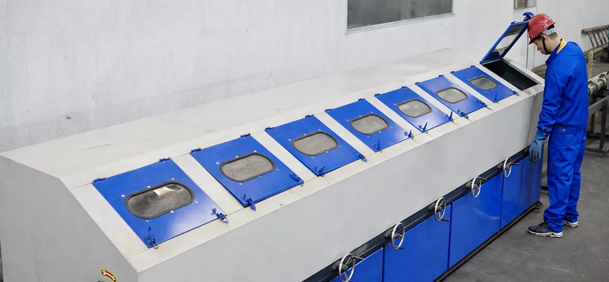 Precision polishing process for seamless steel pipes improving surface finish and smoothness