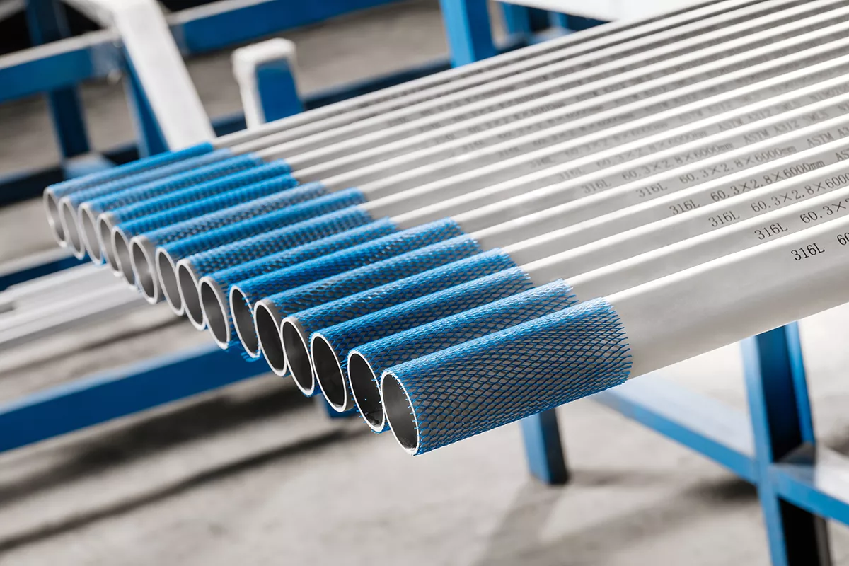 Seamless steel pipe factory witd modern production line and export-ready steel pipes